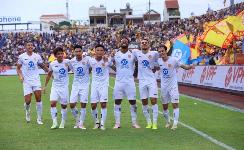 Nam Định áp sát chức vô địch, chuẩn bị nhận thưởng khủng